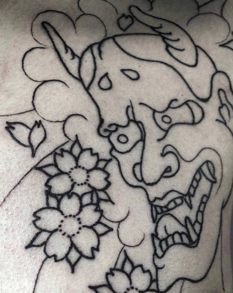 老传统半甲#般若牡丹纹身图片_手臂胸部老传统纹身图案