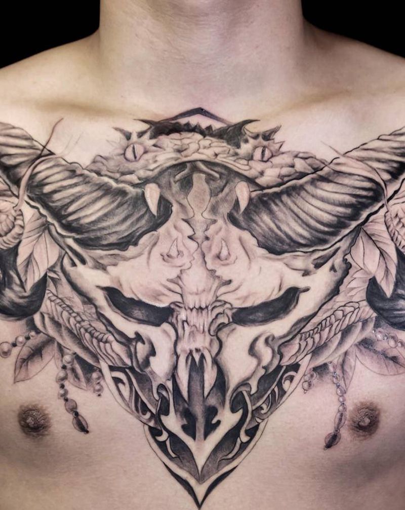 暗黑花胸纹身图片_胸部欧美写实纹身图案