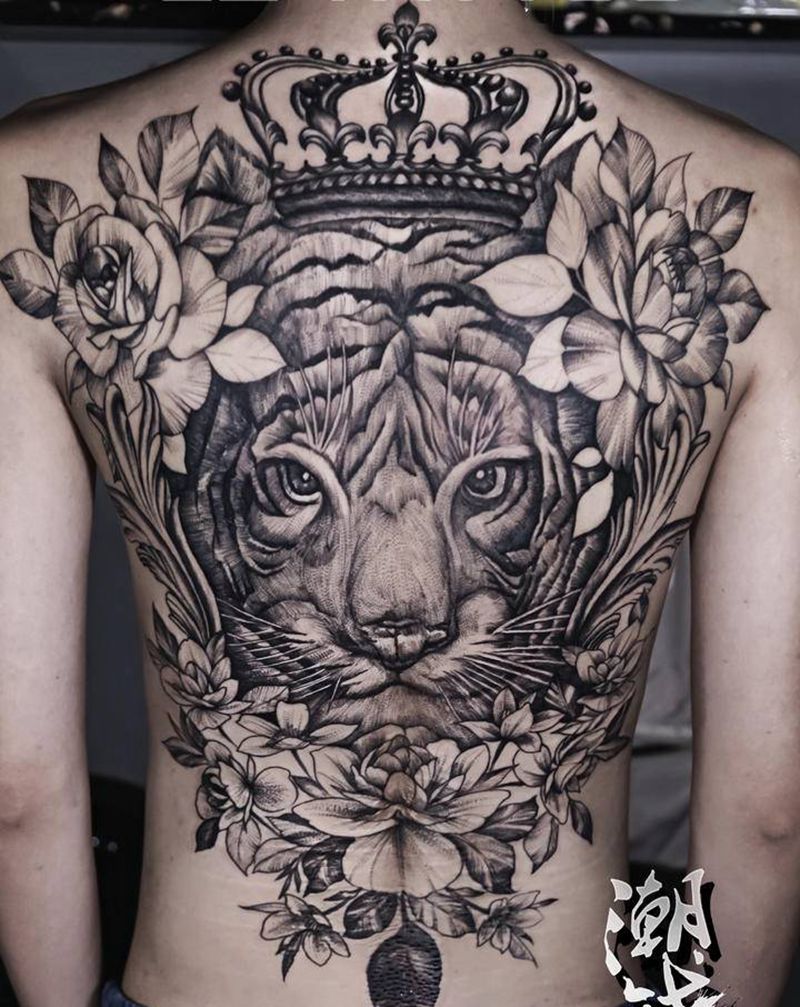 虎虎生威纹身图片_背部欧美写实点刺老虎满背纹身图案