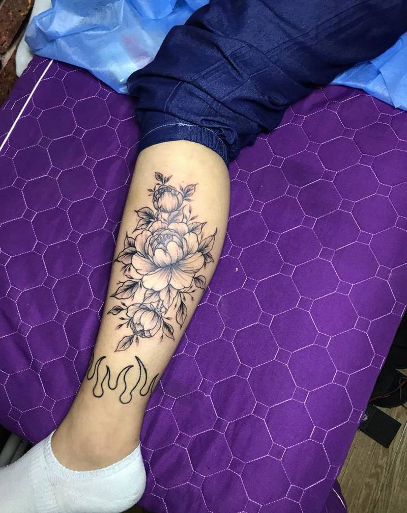 素花纹身图片_腿部纹身图案