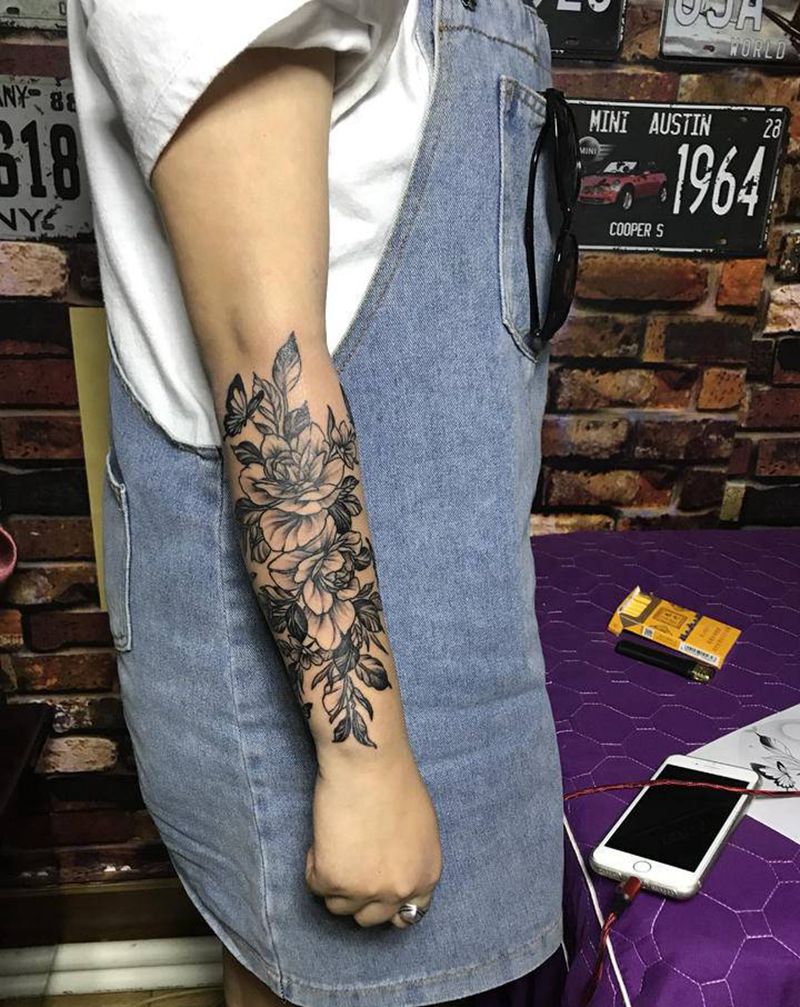 花.蝴蝶纹身图片_手臂纹身图案