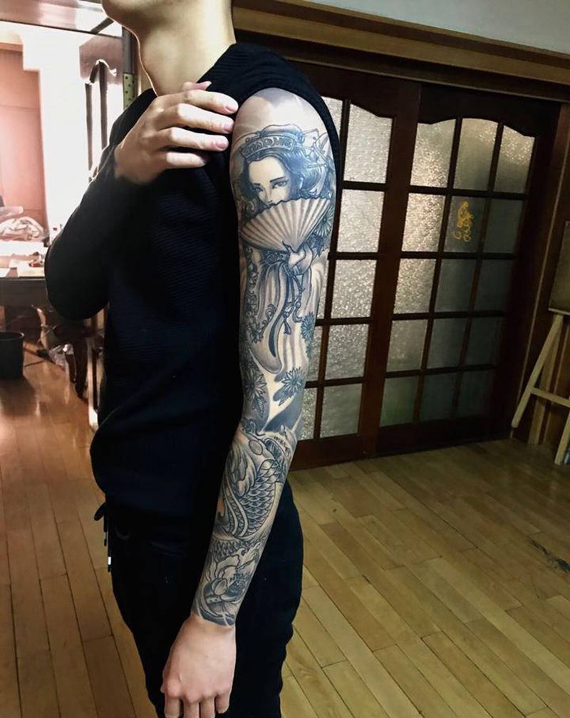 艺妓.鲤鱼.花臂纹身图片_手臂纹身图案