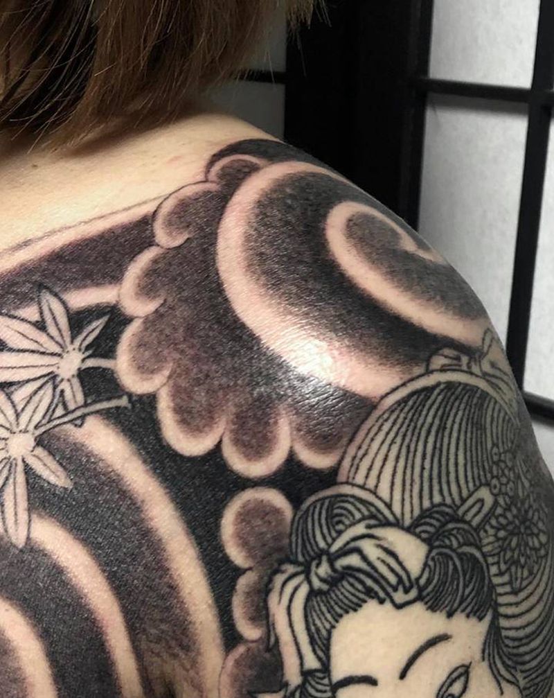 半甲艺妓纹身图片_胸部肩部老传统纹身图案