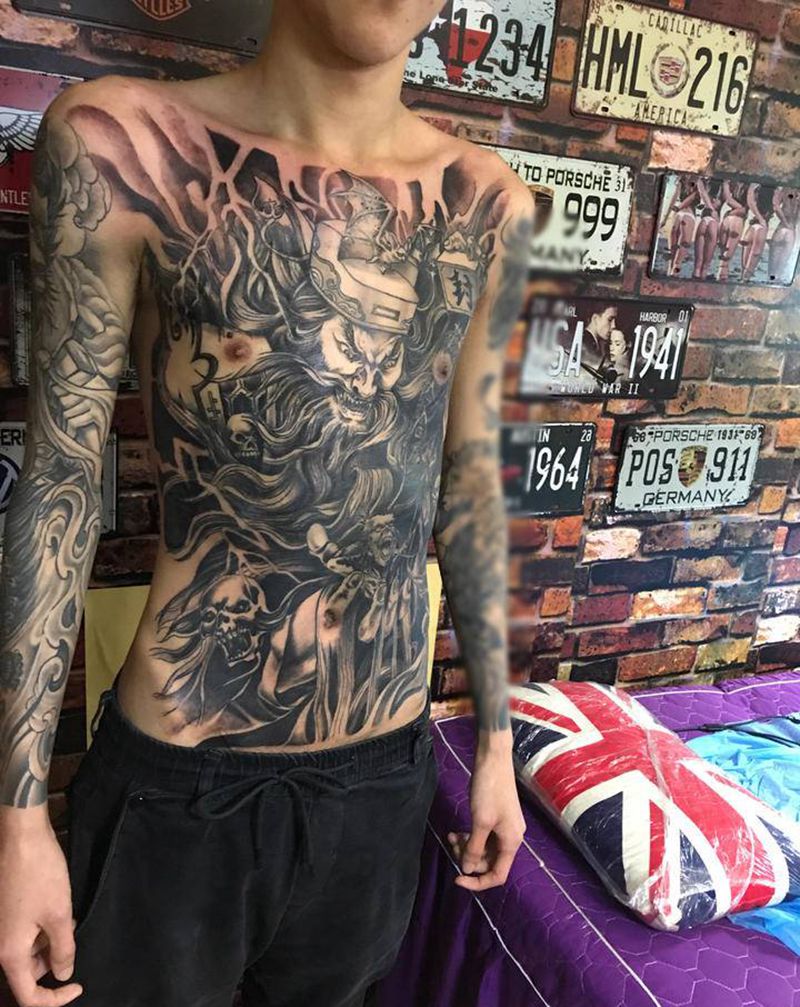 钟馗纹身图片_胸部腹部新传统纹身图案