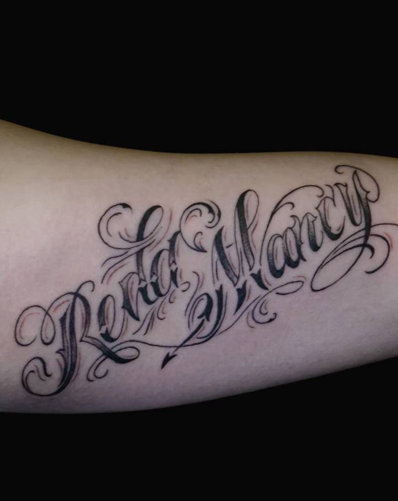 原创花体字纹身图片_手臂花体字奇卡诺英文纹身图案