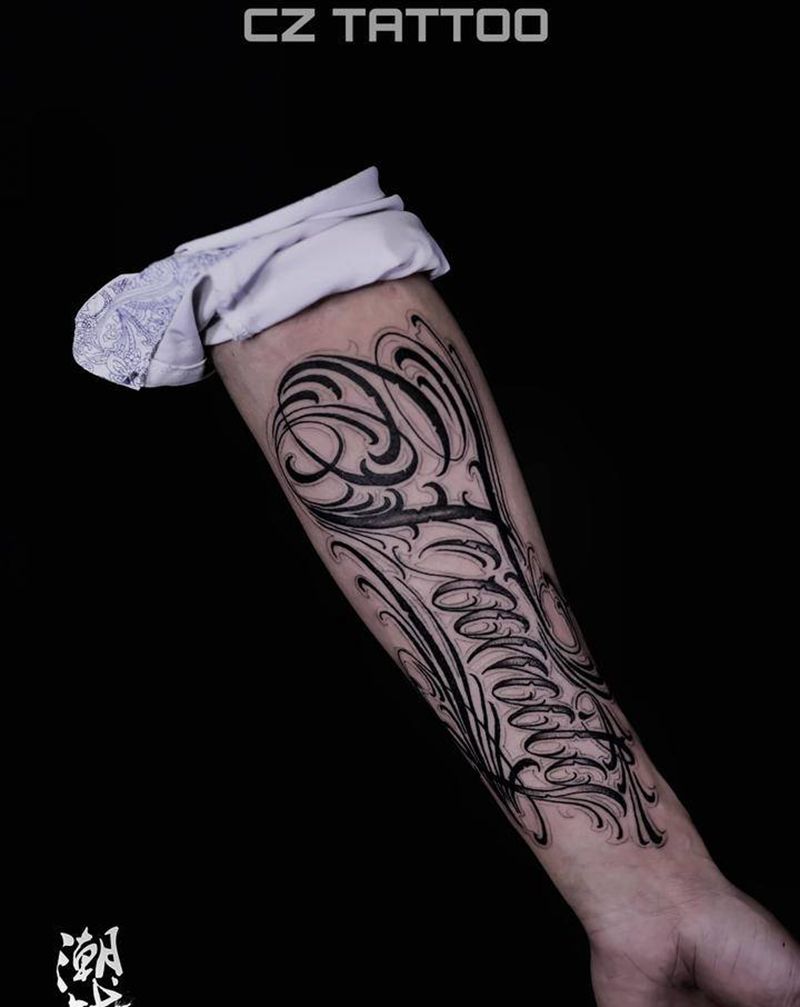 family纹身图片_手臂花体字欧美写实纹身图案