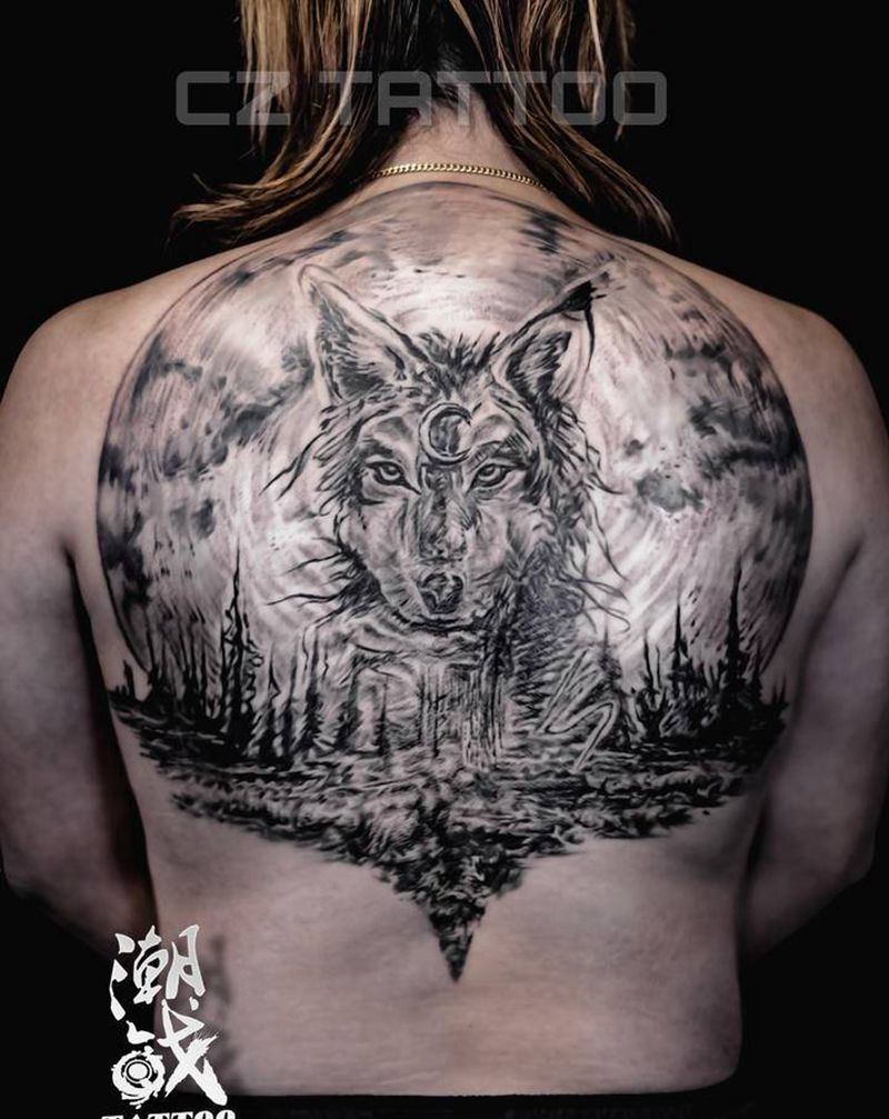 頭狼纹身图片_背部欧美写实狼纹身图案