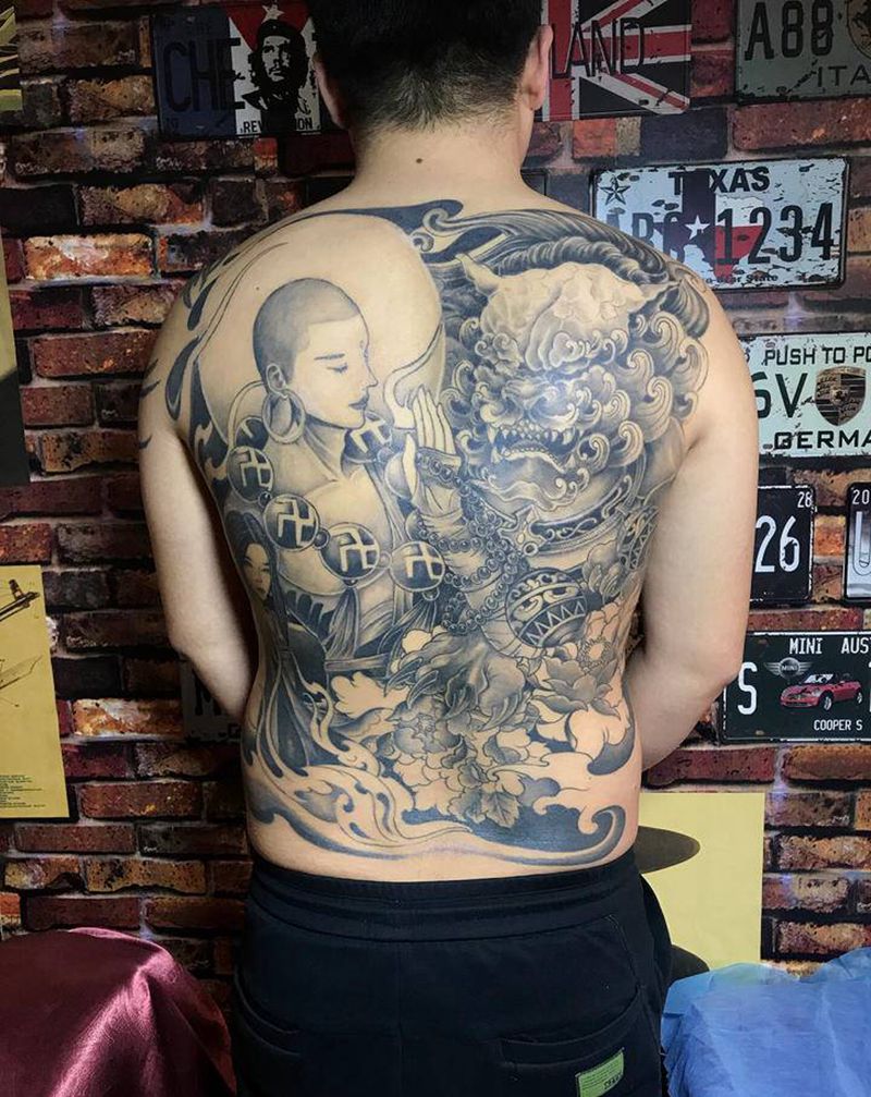 满背达摩唐狮纹身图片_背部新传统纹身图案