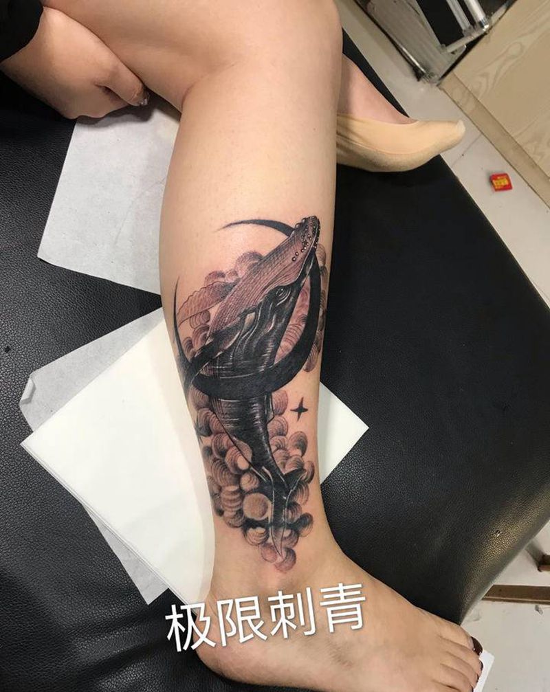 鲸鱼纹身图片_腿部纹身图案