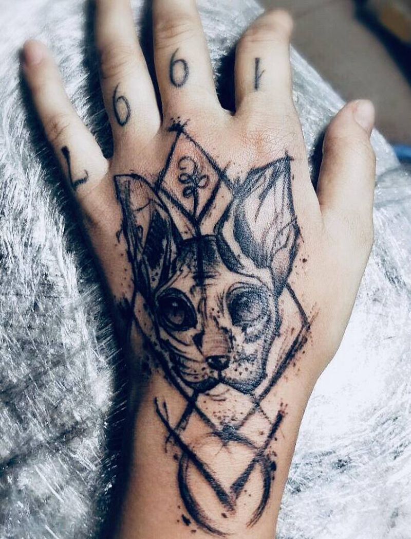 几何猫纹身图片_手部纹身图案
