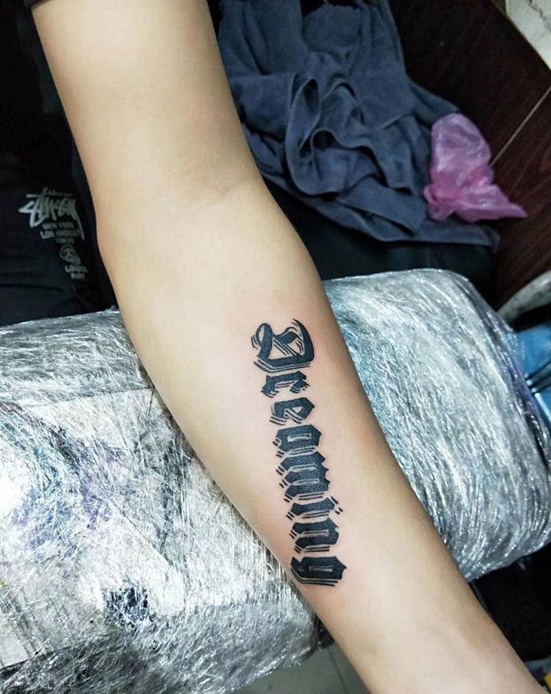 哥特体纹身图片_手臂纹身图案