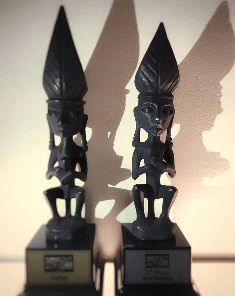 雕金堂叶子纹身图片_手臂欧美写实水墨纹身图案