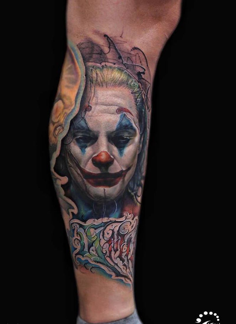 小丑纹身图片_手部手臂欧美写实花体字纹身图案
