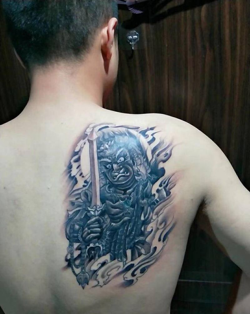 不动明王纹身图片_背部纹身图案