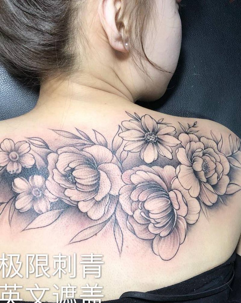 素花英文遮盖纹身图片_背部纹身图案