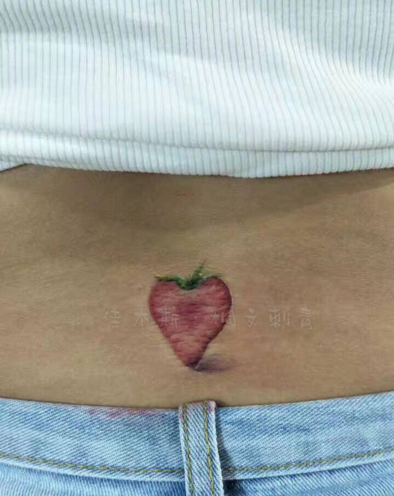 草莓纹身图片_背部纹身图案