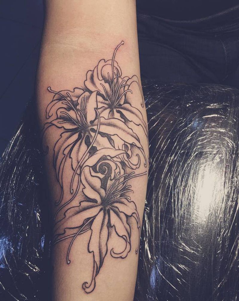 彼岸花纹身图片_手臂纹身图案