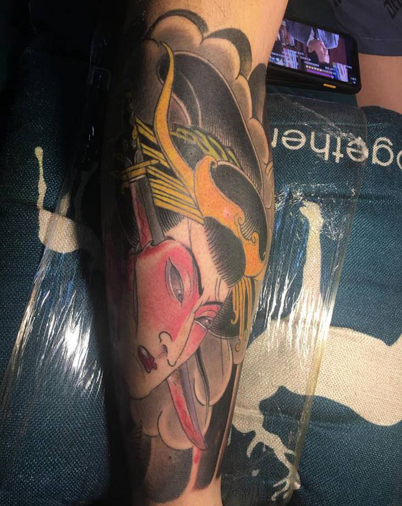 生首纹身图片_腿部纹身图案