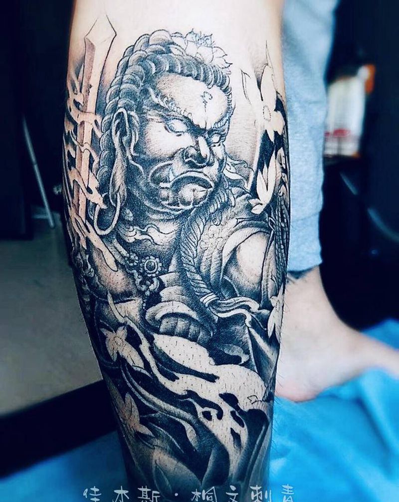 不动明王纹身图片_腿部纹身图案
