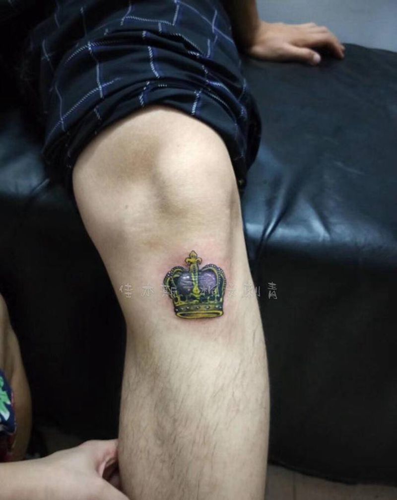 皇冠纹身图片_腿部纹身图案
