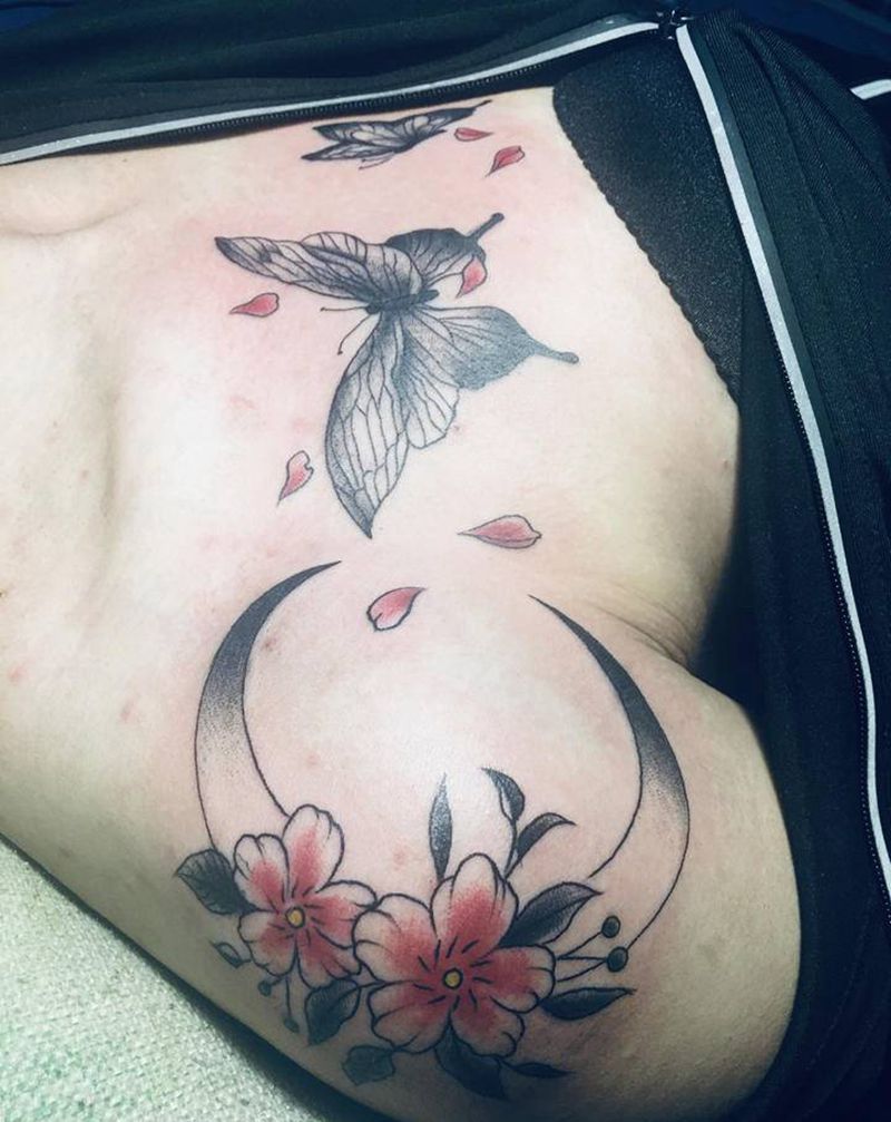 月亮蝴蝶纹身图片_胸部纹身图案