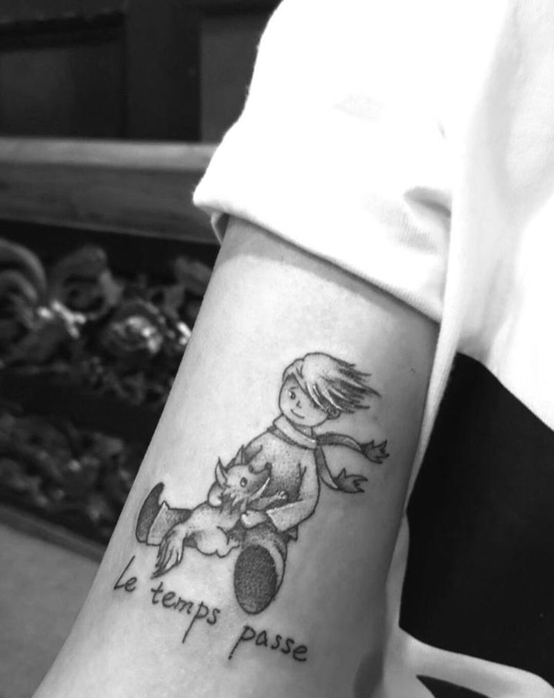 小王子纹身图片_手部点刺纹身图案