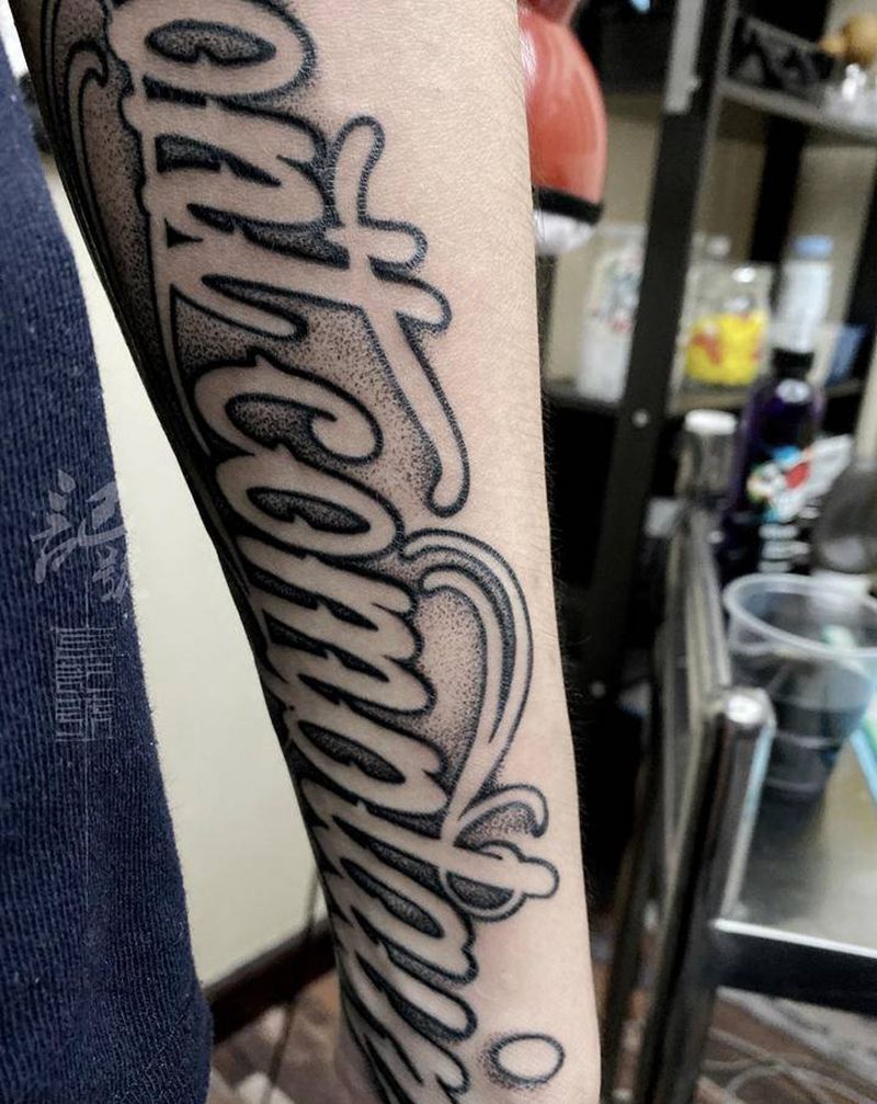 换个模式玩花体纹身图片_腿部花体字纹身图案