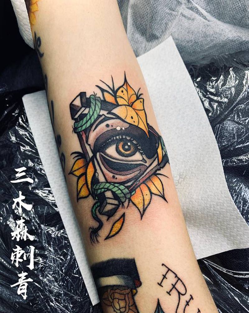 眼睛纹身图片_手臂Old School纹身图案