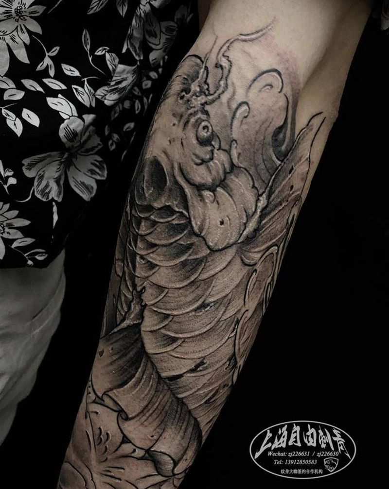 鲤鱼纹身图片_新传统鲤鱼纹身图案