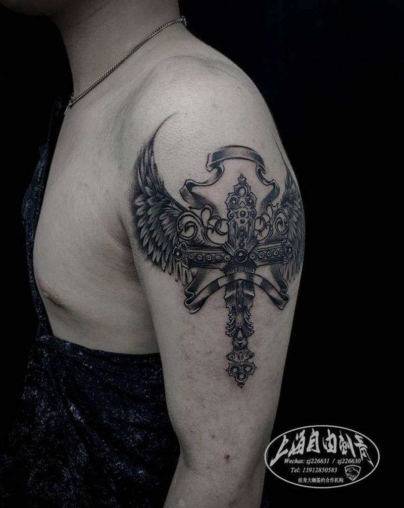 十字架纹身图片_手臂欧美写实十字架纹身图案