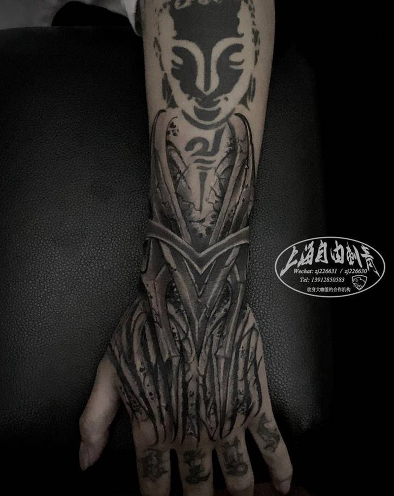 M Ninght纹身图片_手部花体字暗黑纹身图案