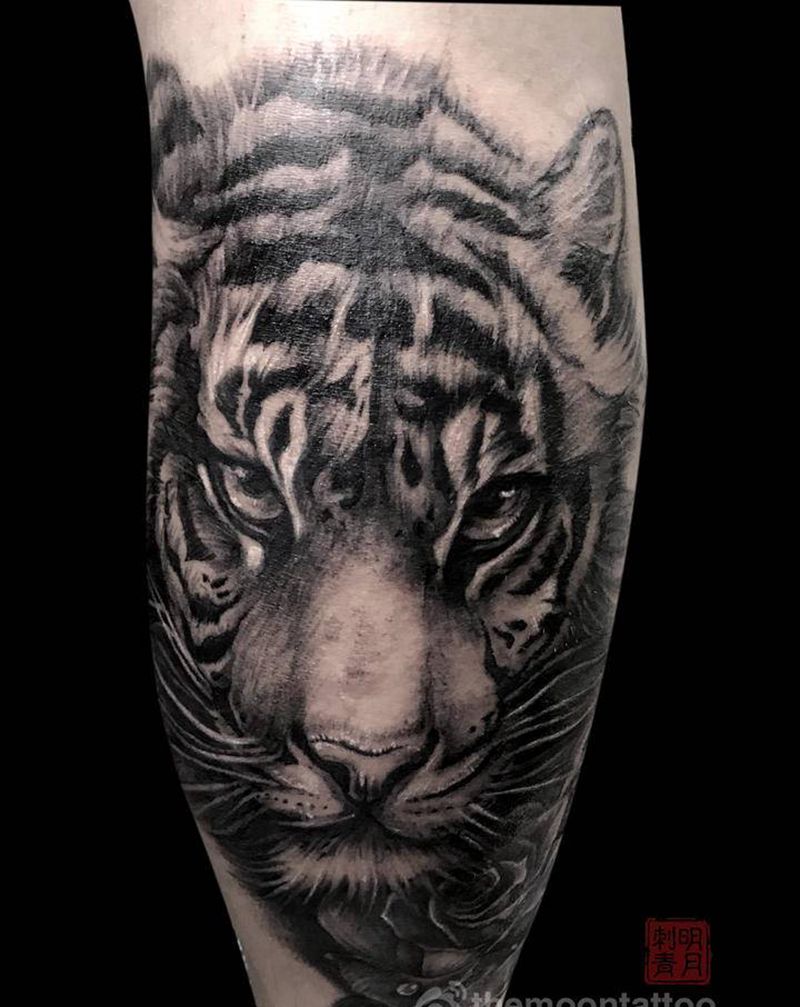 虎纹身图片_腿部脚部欧美写实虎欧美写实下山虎纹身图案