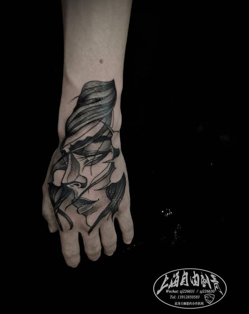 欧美女人纹身图片_手部欧美写实手背纹身图案