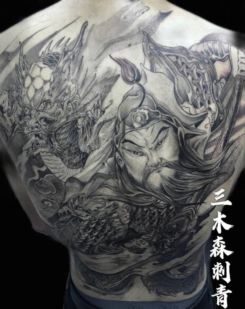 关公，部分已经掉皮中纹身图片_背部新传统纹身图案