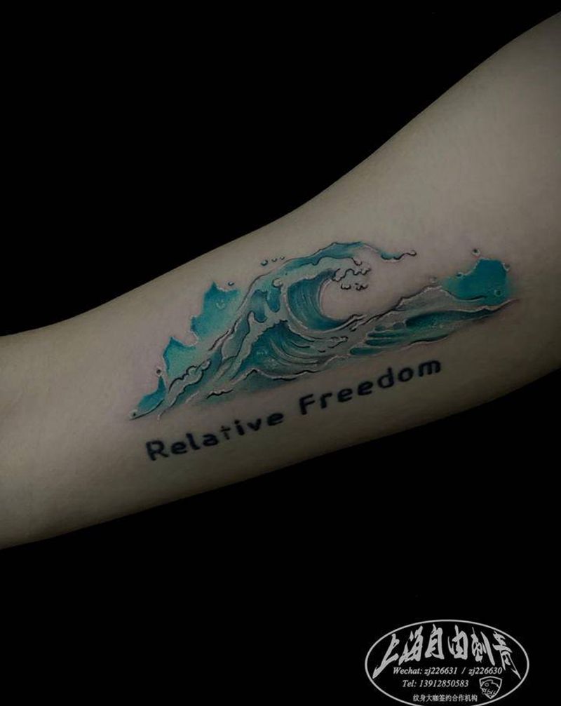 海誓山盟纹身图片_手臂水彩水墨浪山情侣纹身图案