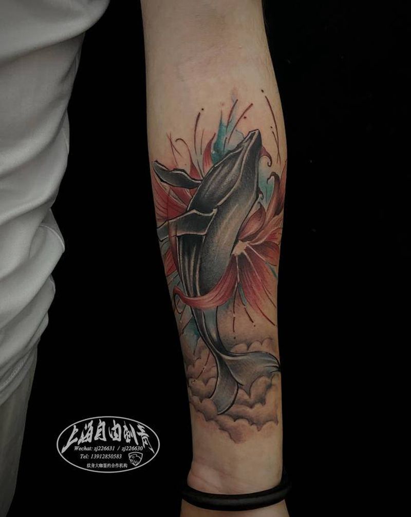 鲸鱼纹身图片_手臂欧美写实水墨彼岸花鲸鱼纹身图案