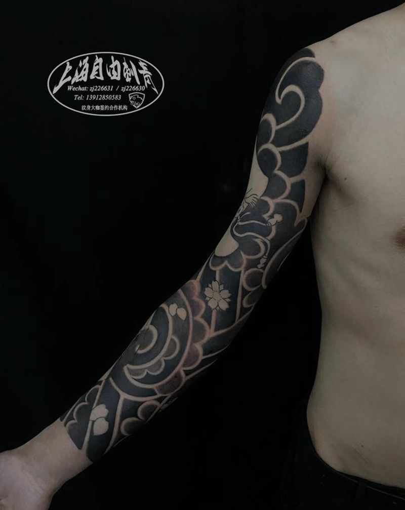 达摩蛋天狗花臂纹身图片_手臂老传统日式花臂纹身图案