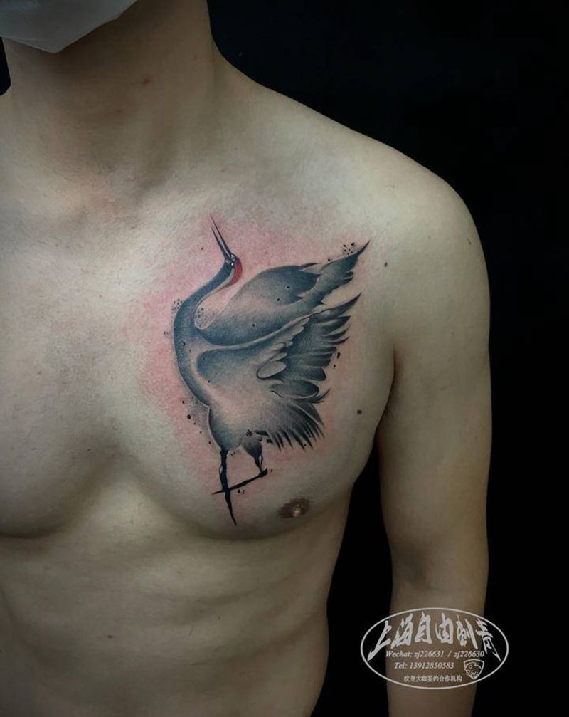 仙鹤纹身图片_胸部水墨仙鹤纹身图案