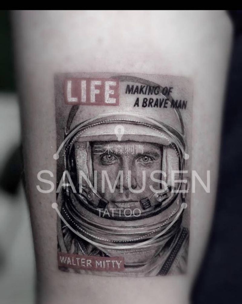 宇航员纹身图片_手臂欧美写实纹身图案