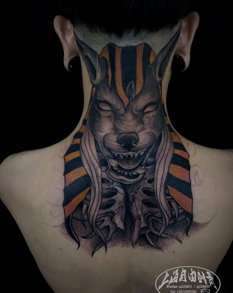 阿努比斯纹身图片_颈部欧美写实点刺狗阿努比斯纹身图案