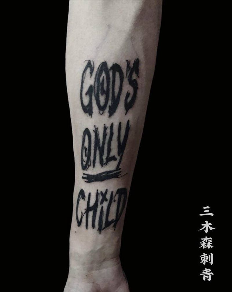 花体字纹身图片_手臂花体字纹身图案