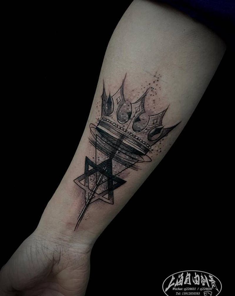 皇冠纹身图片_手臂欧美写实纹身图案