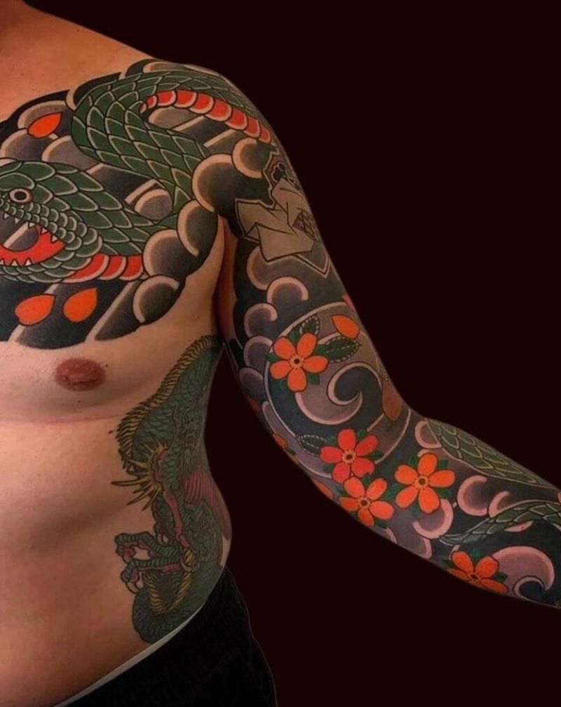 蛇吟纹身图片_手臂老传统纹身图案