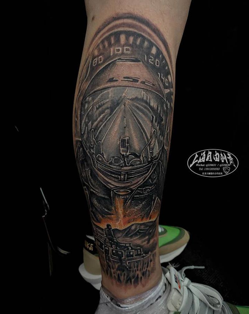 自由纹身图片_腿部欧美写实自由摩托纹身图案