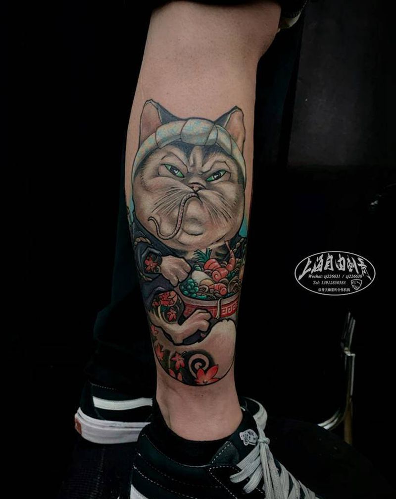 招财猫纹身图片_腿部欧美写实招财猫纹身图案