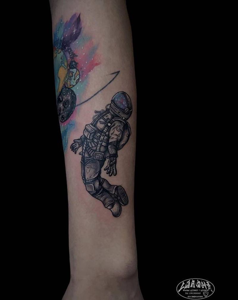 宇航员纹身图片_手臂欧美写实宇航员纹身图案