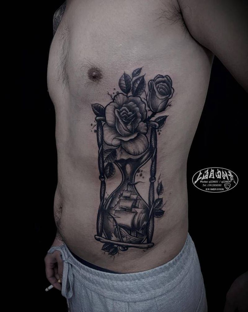 沙漏纹身图片_腰部欧美写实沙漏纹身图案