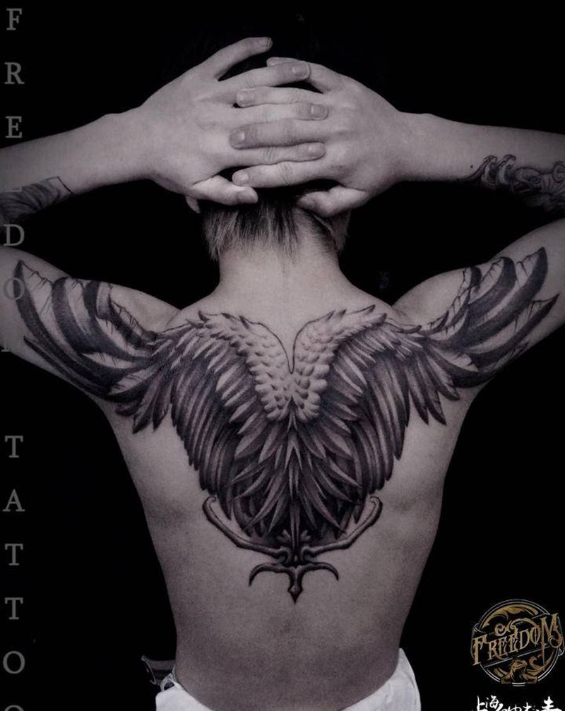 翅膀纹身图片_背部欧美写实翅膀纹身图案