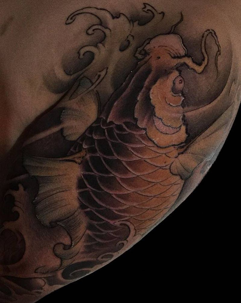 大鲤鱼纹身图片_手臂新传统纹身图案