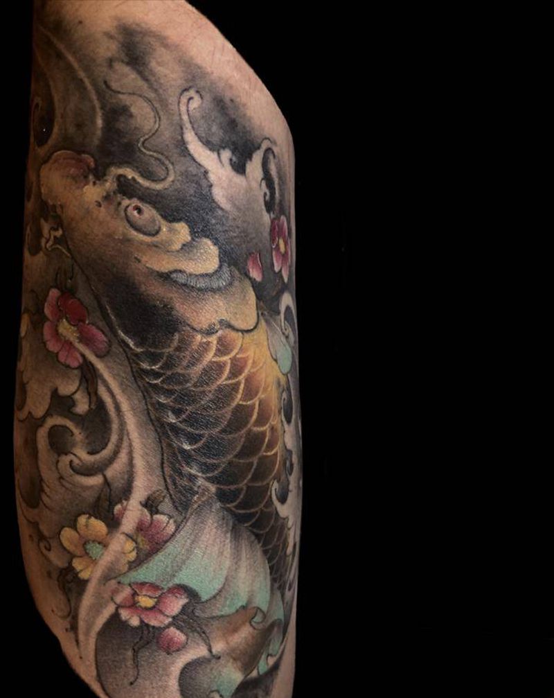 恢复后的大鲤鱼纹身图片_腿部新传统纹身图案